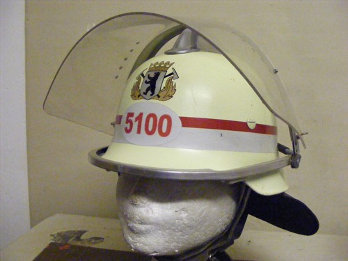 Berliner feuerwehrhelm mit - berliner,