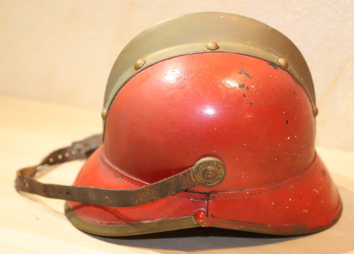 Alter feuerwehr helm rot - feuerwehr,