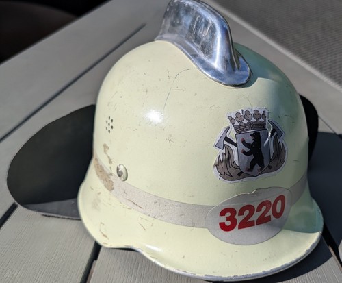 Berliner feuerwehrhelm mit - feuerwehrhelm,