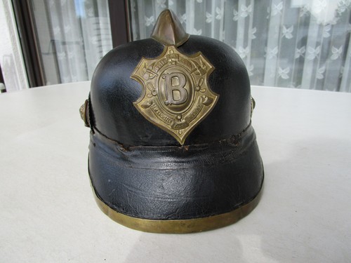 Feuerwehrhelm aus leder - aus,