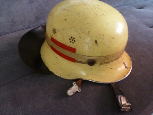 Hellgrüner feuerwehrhelm aus - feuerwehrhelm,