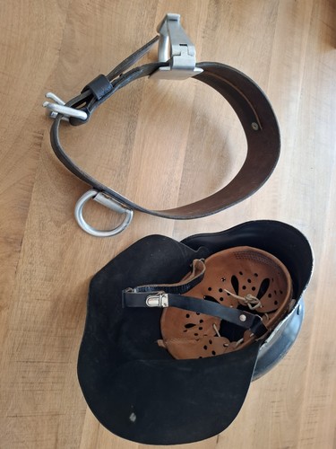 Feuerwehrhelm und gürtel - feuerwehrhelm,