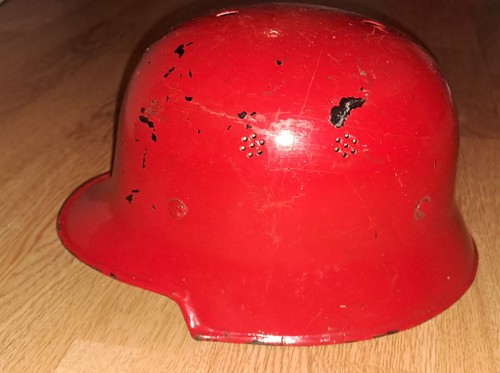 Roter feuerwehrhelm mit - roter,