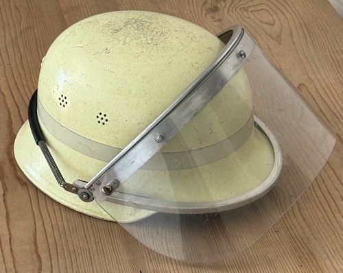 Deutscher feuerwehrhelm mit - deutscher,
